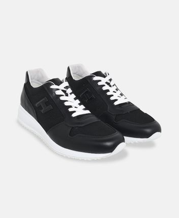 Sneakers Interactive