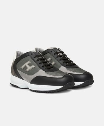 Sneakers Interactive