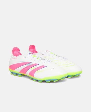 Football boots Predator League