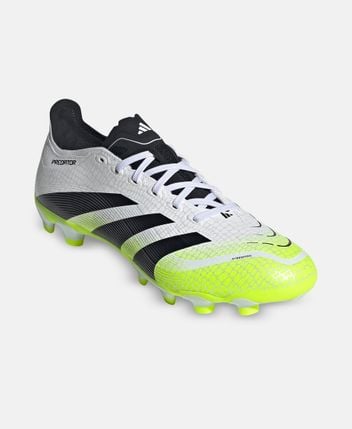 Football boots Predator League