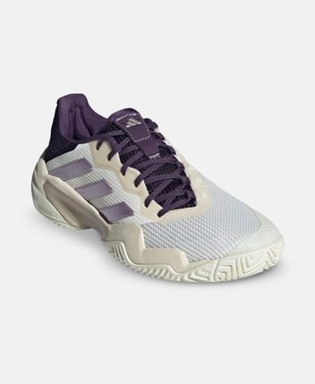 Tennis shoes