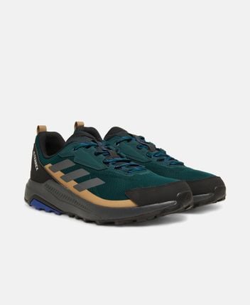 Trekking shoes