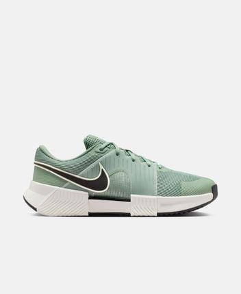 Tennis shoes