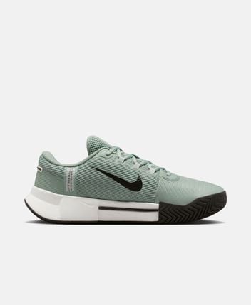 Tennis shoes