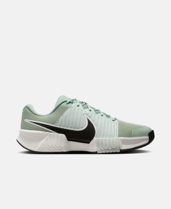 Tennis shoes