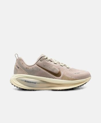 Running shoes Vomero 18