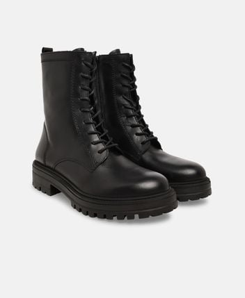 Lace-up ankle boot