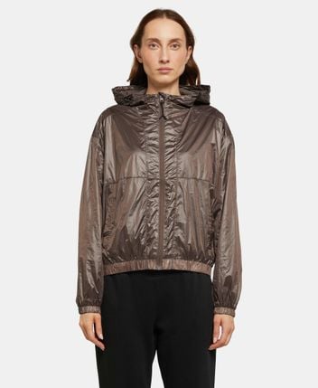 Wind breaker