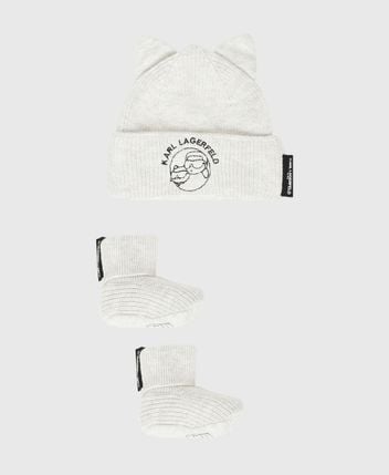 Set of baby shoes and hat