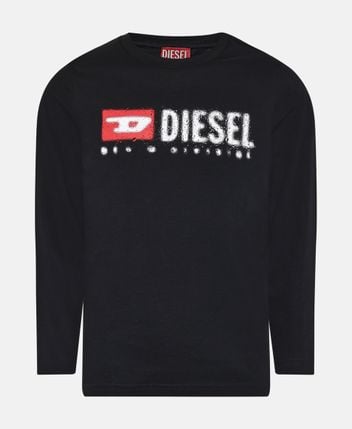 Long-sleeved top