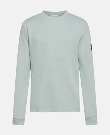 Long-sleeved top