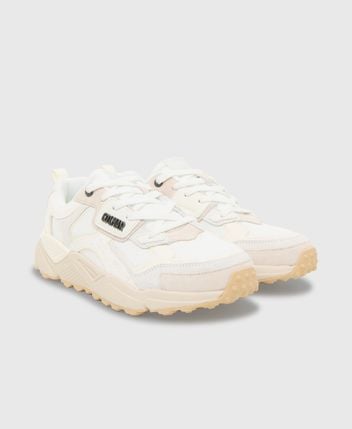 Sneakers Garner Shelter