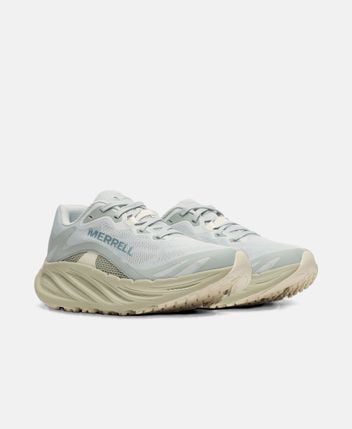 Trail running shoes