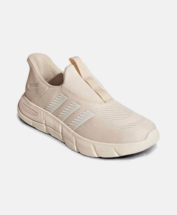 Sneakers Walking Range