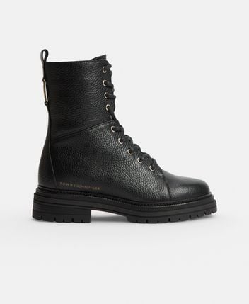 Lace-up ankle boot