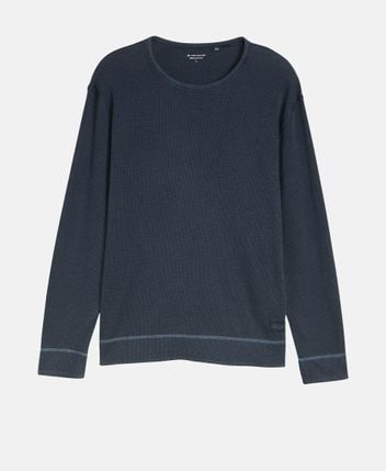 Long-sleeved top