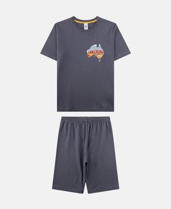 Set of t-shirts and shorts