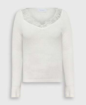 Long-sleeved top