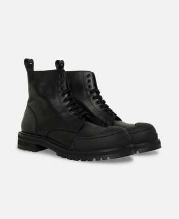 Lace-up ankle boot