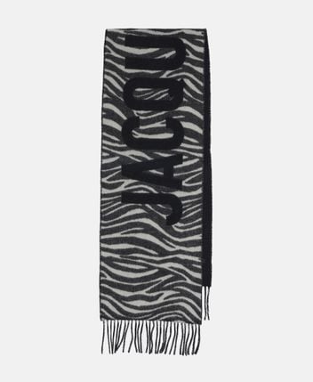 Wool scarf