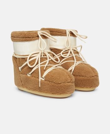 Snow boots
