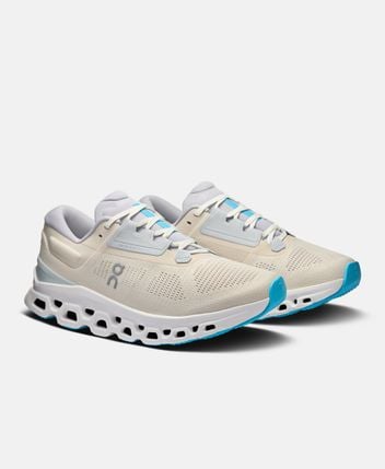 Running shoes Cloudstratus 3