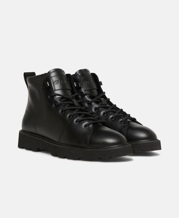 Lace-up ankle boot