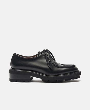 Lace-up shoes