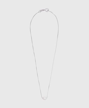Necklace with pearl pendant