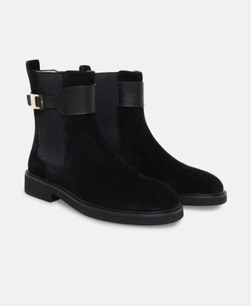 Chelsea boots