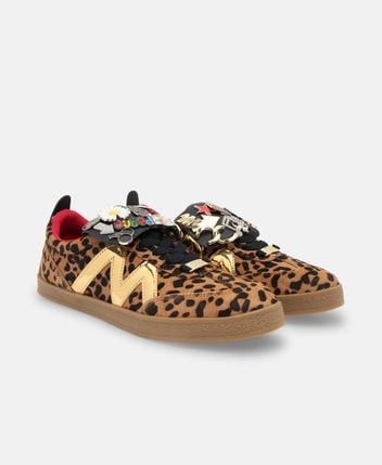 Sneakers Divulge