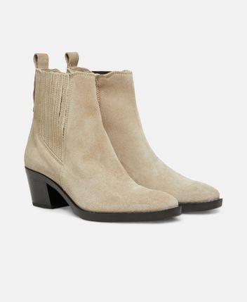 Chelsea boots