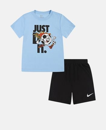 Set of t-shirts and shorts