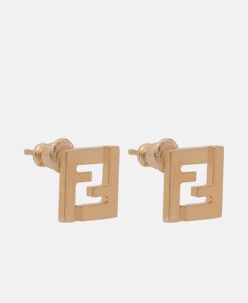 Earstuds