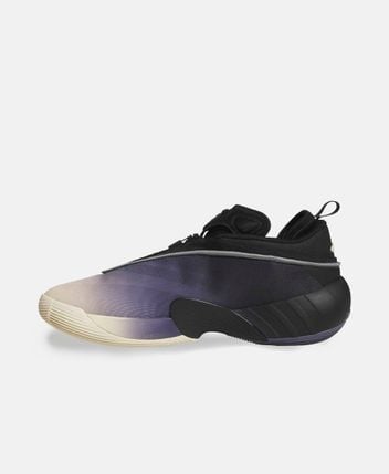 Basketball shoes