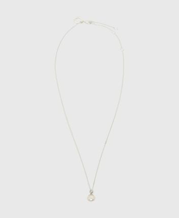 Necklace with pearl pendant
