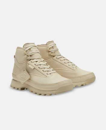 Lace-up ankle boot