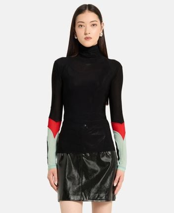 Long-sleeved top