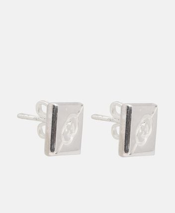 Earstuds