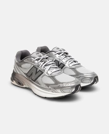 Sports shoes