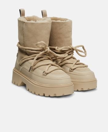 Snow boots
