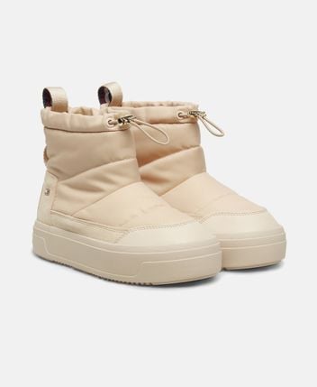 Snow boots