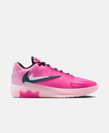 Basketball shoes LeBron Witness 9