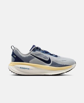 Running shoes Vomero 18