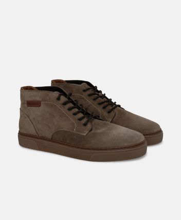 Lace-up shoes