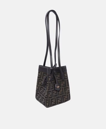 Bucket bag