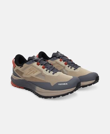 Trekking shoes