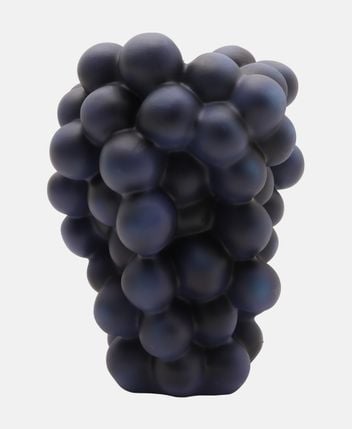 Vase Grapes