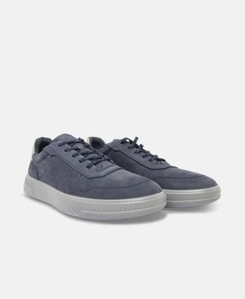 Sneakers Move