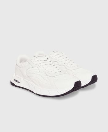 Sneakers Kick Off